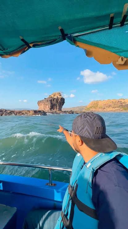 Sea Rock Marine Safari